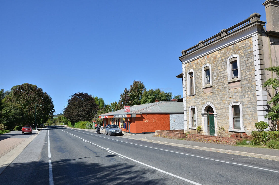 Main street of Summertown in the Adelaide Hills